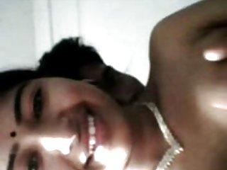 તેના દ્વારા પોર્ન ટ્યુબ ખોલવામાં કાળા અપરિપક્વ સેક્સ